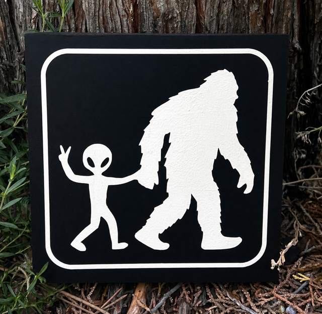 Alien and Bigfoot are Friends