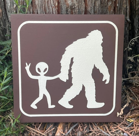 Alien and Bigfoot are Friends