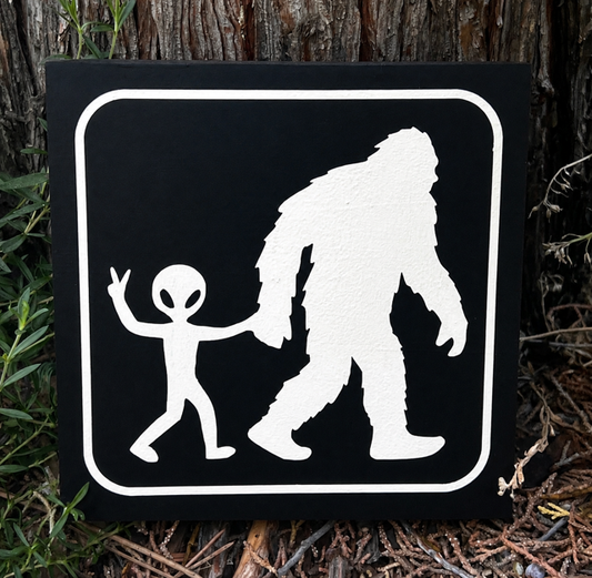 Alien and Bigfoot are Friends